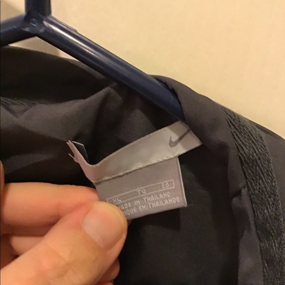 Nike Rain Cost/wind breaker. XL - Picture 3 of 5